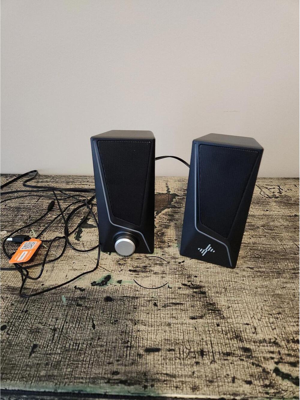 Nylavee computer speakers